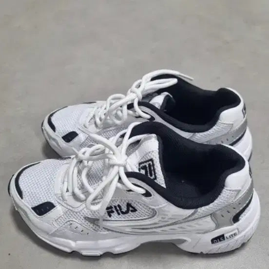[BUNJANG] Fila Air Light Sneakers White/Black / 휠라 에어라이트 운동화 230mm 화이트/블랙