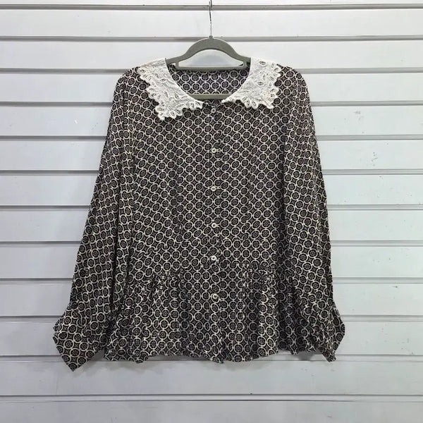 [BUNJANG] White Lace Collar Blouse with Pattern Detail / 패턴무늬  화이트 레이스카라 블라우스/보물찾기천사
