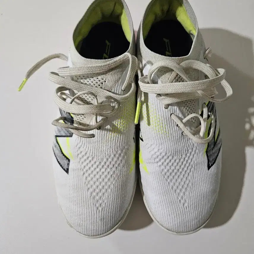[BUNJANG] New Balance Furon V8 Elite TF Soccer Cleats (Size 240) / 뉴발 퓨론 V8 엘리트 tf (240)