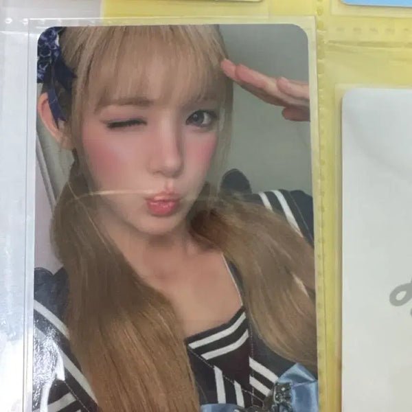 [BUNJANG] Iconic Lemon TANG Marine Look Photocard / 하투하 유하 마린룩 애플뮤직 포카 양도 아이코닉 레몬탱