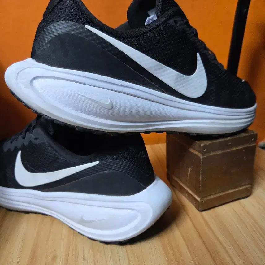 [BUNJANG] Nike Revolution 8 Running Shoes (US 9.5 / 275mm) / 나이키 레블루션8(US9.5표기275 추천사이즈270)