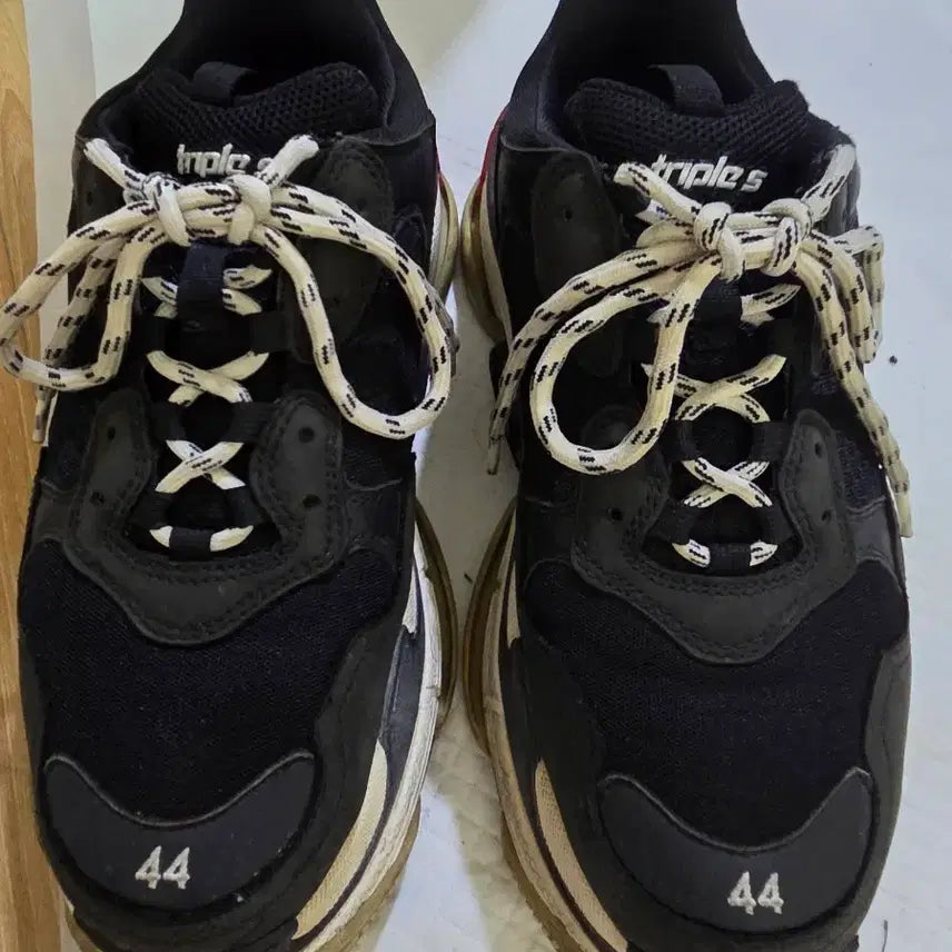 [BUNJANG] Triple S Sneakers Size 44 / 운동화