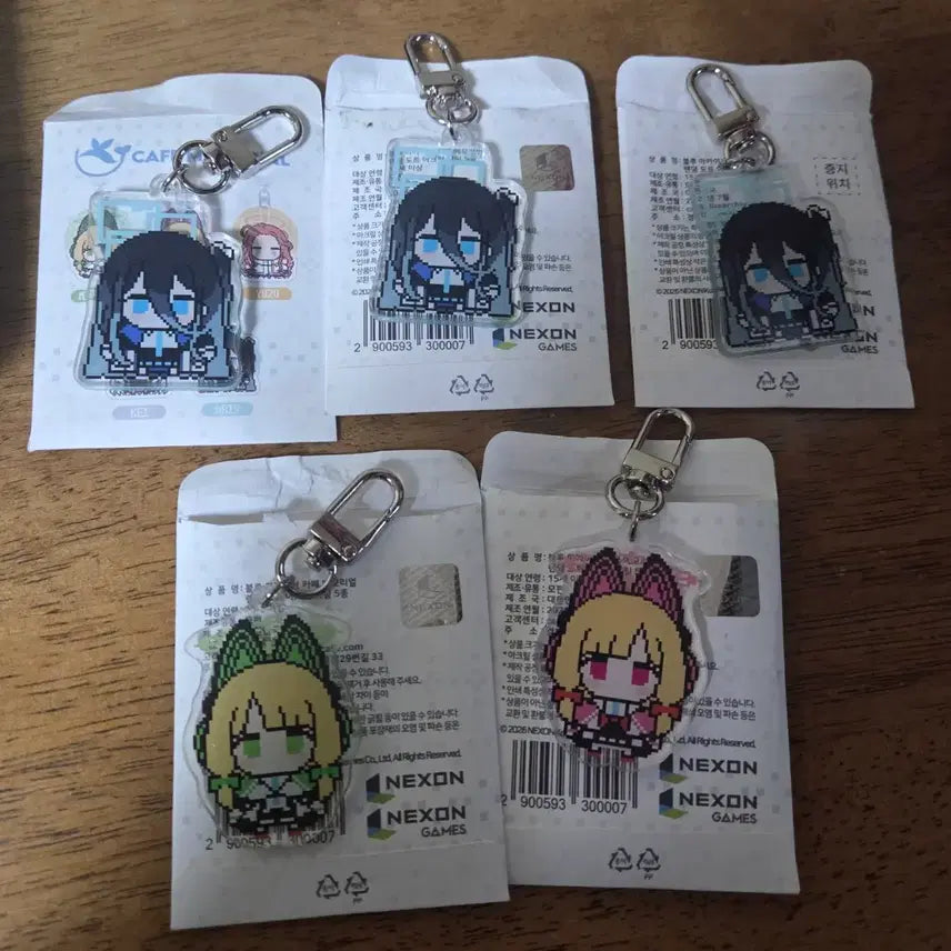 [BUNJANG] Blue Archive Cafe Memorial Dot Keyring / 블루아카이브 카페 메모리얼 도트 키링
