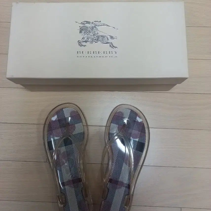 [BUNJANG] Burberry Check Transparent Jelly Sandals / 버버리 체크 투명 젤리 샌들