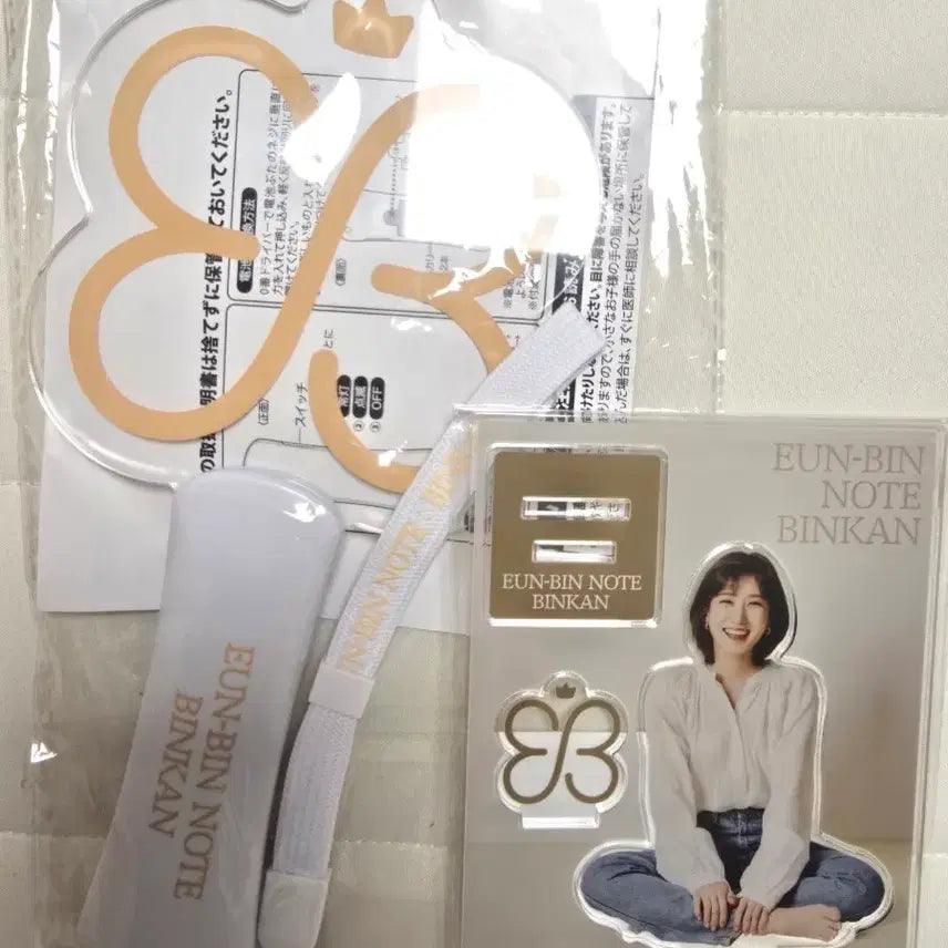 [BUNJANG] Park Eun-bin "Vinkhan" Acrylic Stand & Lightstick Set (Sealed) / 박은빈 빈칸 일본 아크릴 스탠드 + 응원봉