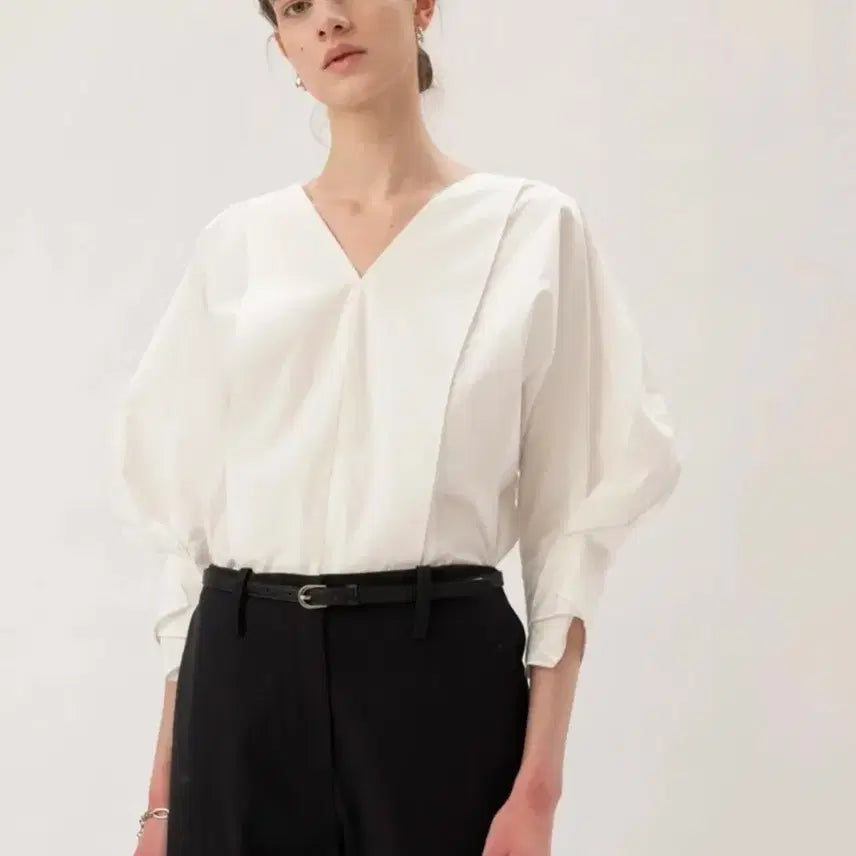 [BUNJANG] Kinder Salmon Cocoon Sleeve V-Neck Blouse White / 킨더살몬 코쿤 슬리브 브이넥 블라우스 화이트