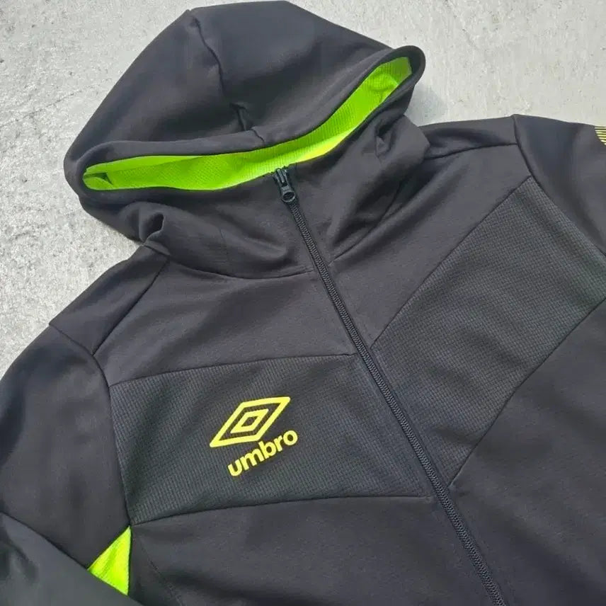 [BUNJANG] Umbro Fluorescent Black Hooded Jersey / Umbro 엄브로 형광 블랙 후드 져지
