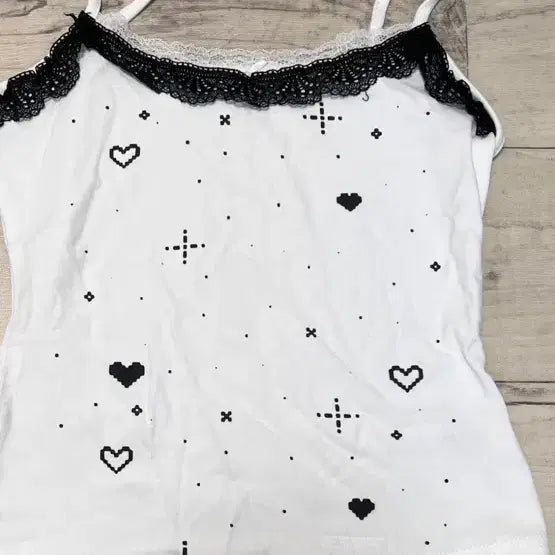 [BUNJANG] Black Heart Lace Tank Top / 검정하트레이스 나시
