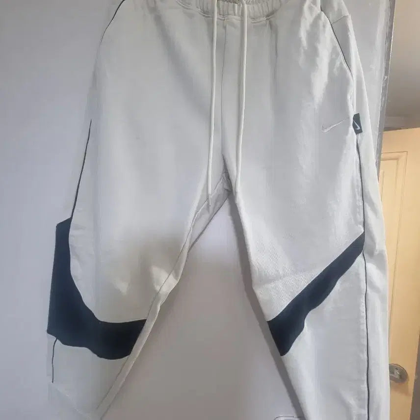 [BUNJANG] Nike Swoosh Training Pants White / 나이키 스우시 트레이닝 팬츠 화이트