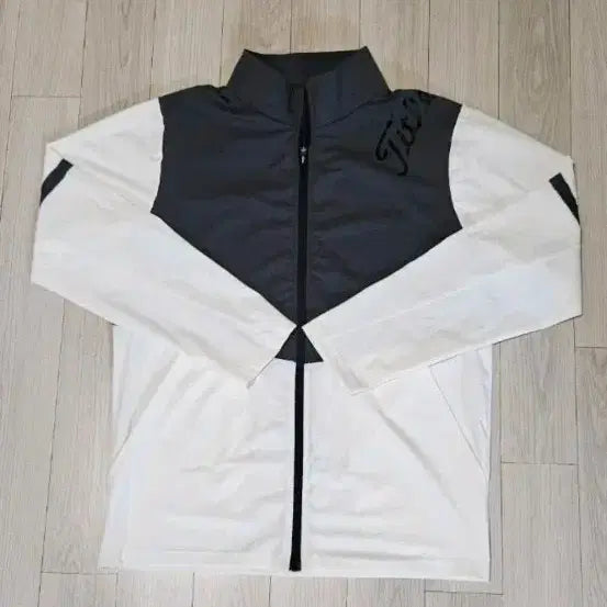 [BUNJANG] Titleist Windbreaker Golf Jacket White Size 95 / 타이틀리스트 바람막이 골프 자켓 화이트95. 가슴단면 51