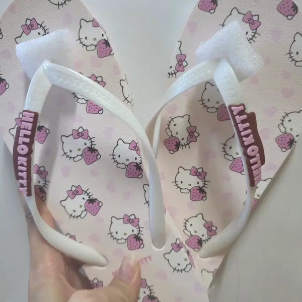 [BUNJANG] Hello Kitty Strawberry Pattern Flip-Flops (Size 230) / 헬로키티 쪼리(230)