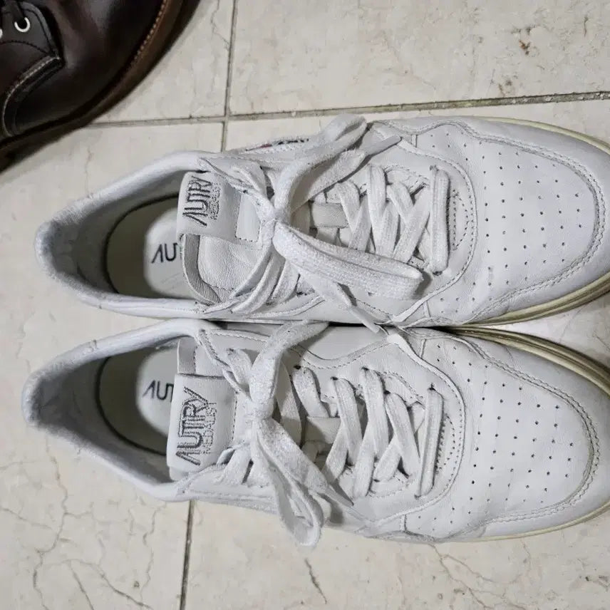 [BUNJANG] Autry Goat Skin Medalist Sneakers Size 42 / 오트리 고트스킨 메달리스트 42