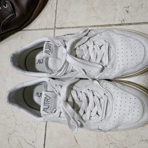 [BUNJANG] Autry Goat Skin Medalist Sneakers Size 42 / 오트리 고트스킨 메달리스트 42