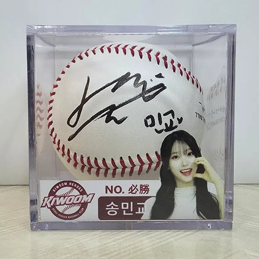 [BUNJANG] Kiwoom Cheerleader Song Min-kyo Signed Baseball / 키움 송민교 치어리더 싸인볼