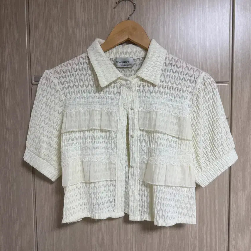 [BUNJANG] Lace Button Crop Blouse / 레이스 크롭 블라우스