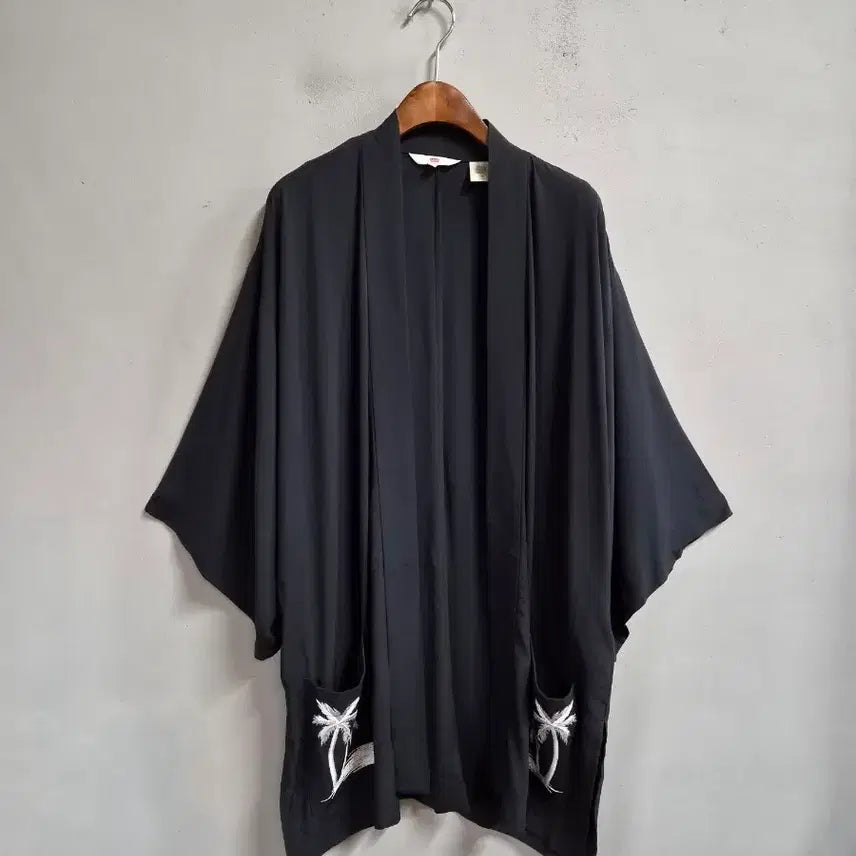 [BUNJANG] Levi's Embroidered Palm Tree Open Front Cardigan / 리바이스 블랙 야자수 자수 가디건 S