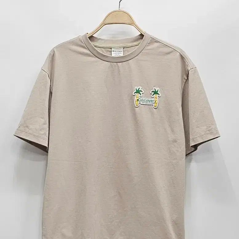 [BUNJANG] Discovery 22SS Sonya Rio Big Arch Logo Short Sleeve T-Shirt / Men's 95 Oatmeal / 디스커버리 22SS 소냐리 리조트 빅아치 로고 반팔 티셔츠 / 남 95 오트밀