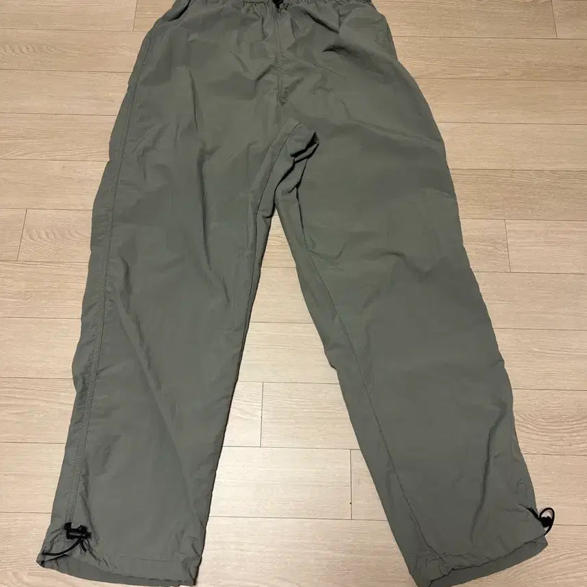 [BUNJANG] Dissmartment Nylon Khaki Pants / 디서먼트 나일론 카키 팬츠 30-34