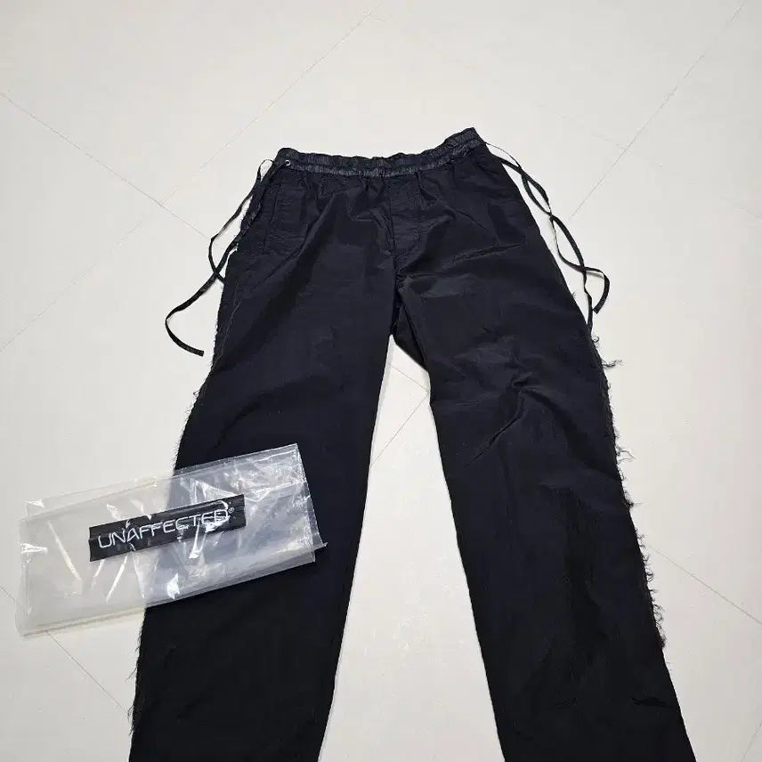 [BUNJANG] Unaffected Nylon Pants M Black / 언어펙티드 나일론 팬츠m