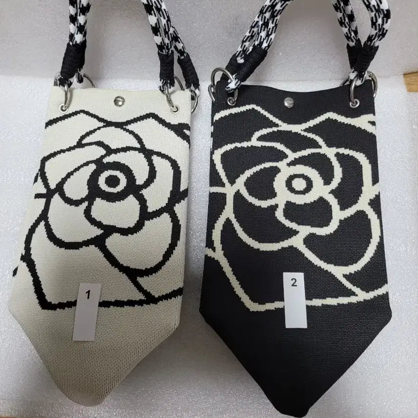 [BUNJANG] Camellia Pattern Knit Tote Bag / 카멜리아 패턴 니트 토트백 아이보리/블랙
