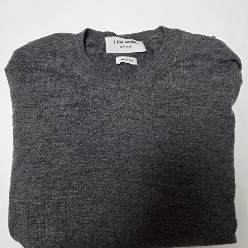 [BUNJANG] Thom Browne Merino Wool Knit Sweater with Diagonal Stripe Detail - Grey / [4] 톰브라운 사선완장 메리노 울 니트 그레이