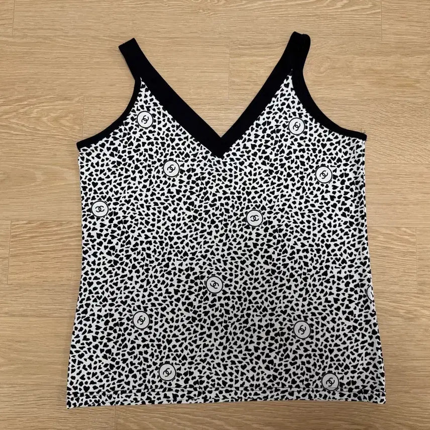 [BUNJANG] Chanel Pattern Sleeveless Top / 여성 나시(샤넬 패턴)