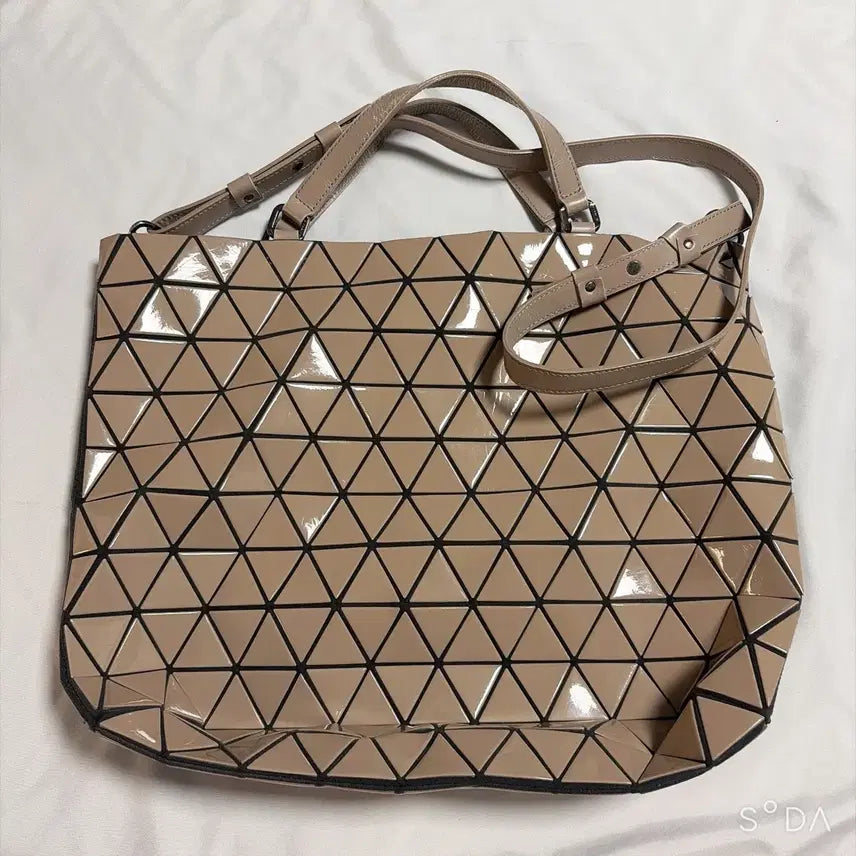 [BUNJANG] Bao Bao Lucent Tote Bag Beige / 바오바오 루센트 토트백 베이지