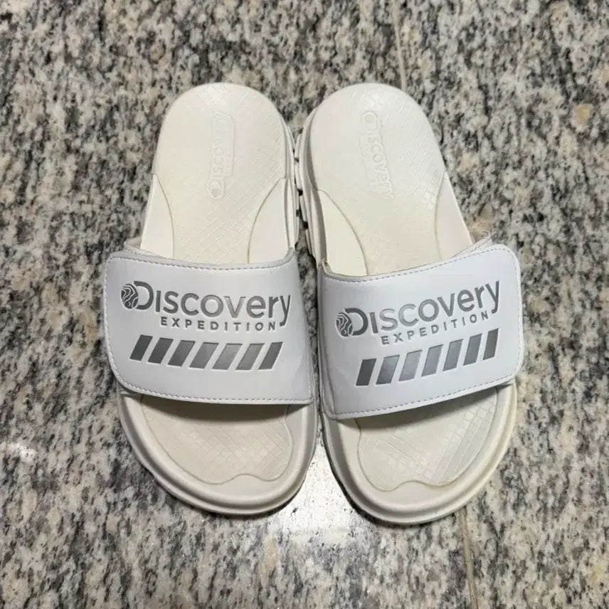 [BUNJANG] Discovery White Slippers / 디스커버리 슬리퍼 화이트