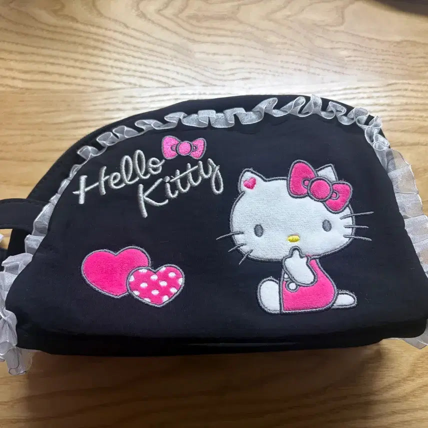 [BUNJANG] Hello Kitty Black Lace Pouch / 헬로키티 블랙 레이스 파우치 새상품