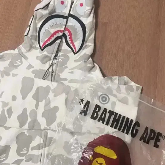 [BUNJANG] BAPE Back Logo Hooded Zip-Up White Glow-in-the-Dark M / 베이프 백계 후드집업 화이트 야광 m