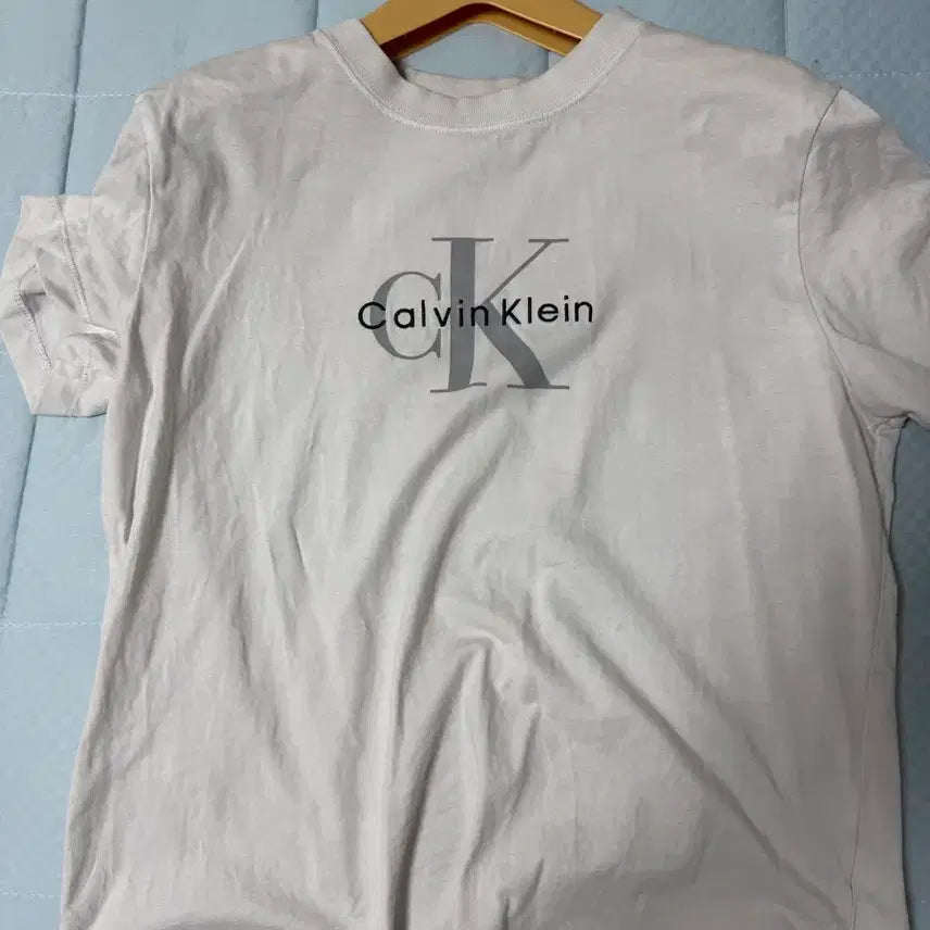 [BUNJANG] Calvin Klein T-Shirt / 캘빈클라인 반팔티