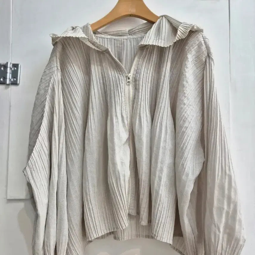 [BUNJANG] Myrim Pleats Hooded Zip-Up Light Gray / 새제품) 마이림 플리츠 후드 집업 연그레이 F