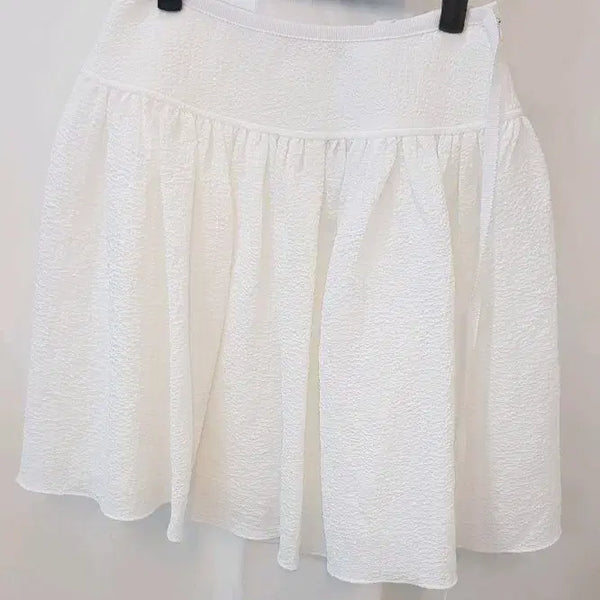 [BUNJANG] DEB8 Textured Flare Skirt (White) / 화이트 색상의 DEB8 텍스처 플레어 스커트새상품이에요