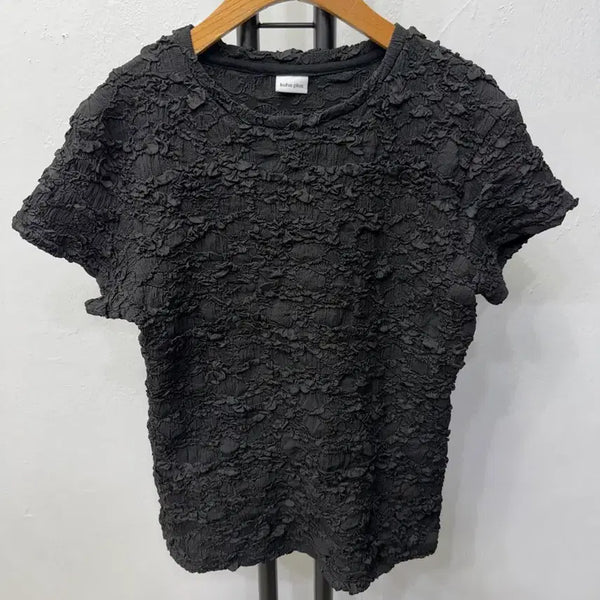 [BUNJANG] KUHOplus 25SS Embossed Wrinkle Texture Short Sleeve T-Shirt Black / 정품) 구호플러스 25ss 엠보싱 링클 텍스처 반팔티 2