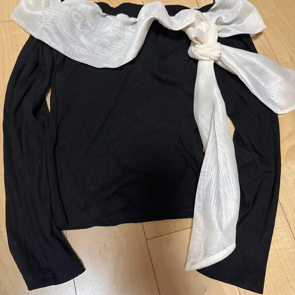 [BUNJANG] Black Off-the-Shoulder Ribbon Knit Sweater / 블랙 오프숄더 리본 니트