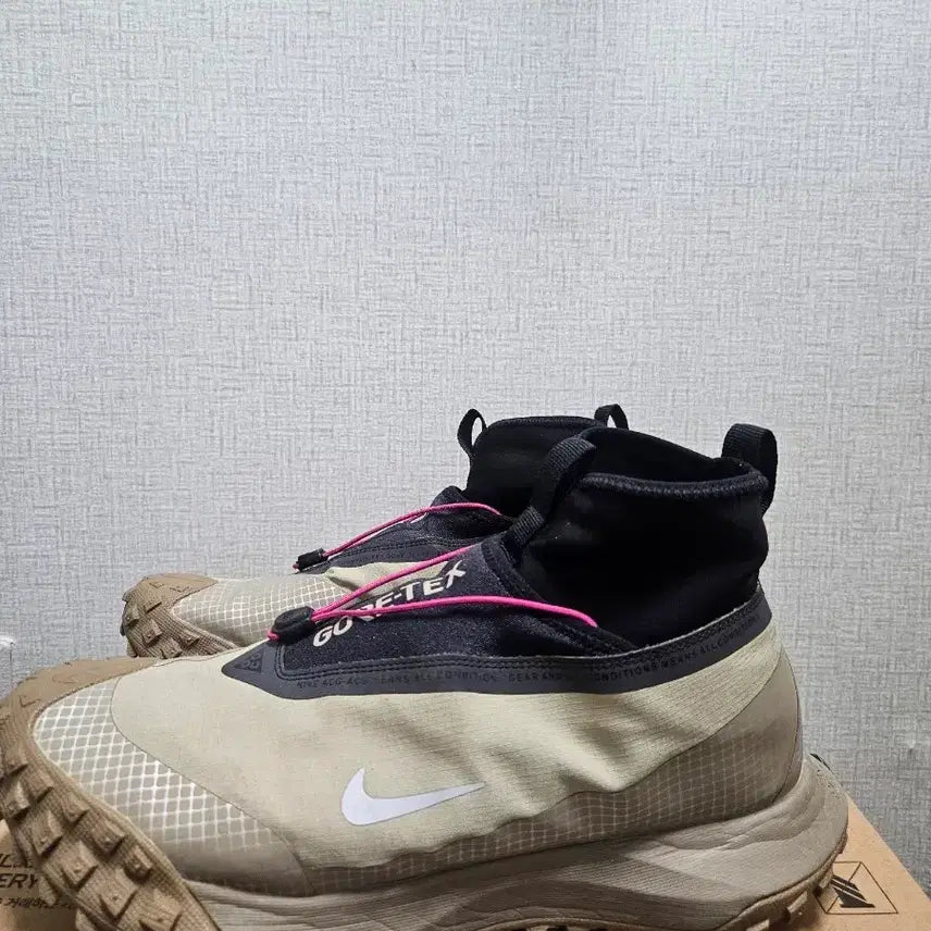 [BUNJANG] Nike ACG Mountain Fly Gore-Tex Khaki 270 / 나이키ACG 마운틴 플라이 고어텍스 카키 270