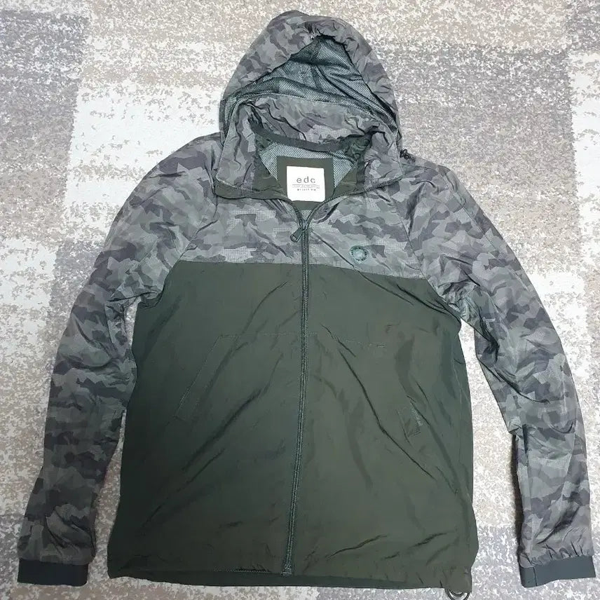[BUNJANG] edc by Esprit Women's Camouflage Windbreaker Jacket (XS) / [edc] 에스프리 여성 카모 바람막이 자켓 (여유핏 XS / 추천 55~날씬66)