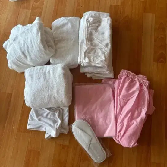 [BUNJANG] Esthetician Practical Exam Kit - Towels, Gown, Tools, and More / 피부미용 실기 세트 (수건 가운 팩도구 등등)