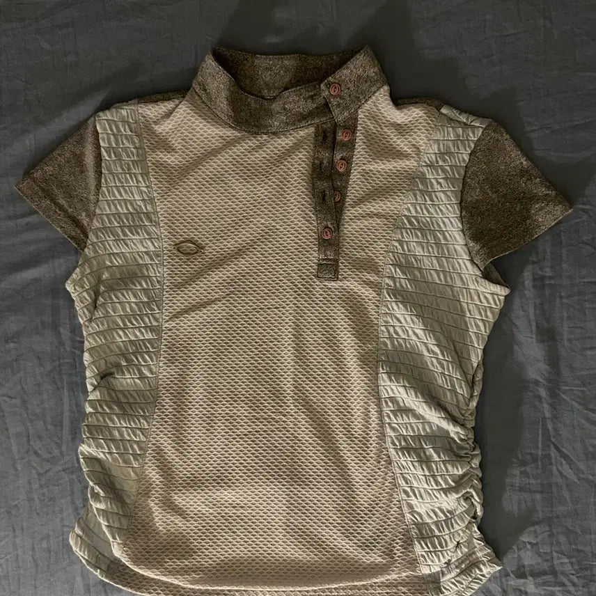 [BUNJANG] Mischief Mock Neck Button-Up T-Shirt Dusty Blue/Grey - Size S / 미스치프 MOCK NECK BUTTON UP T-SHIRT