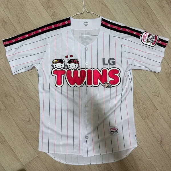 [BUNJANG] LG Twins Hello Kitty Collaboration Hong Chang-gi Marked Uniform (Size 95) / LG트윈스 헬로키티 콜라보 유니폼(95, 홍창기 마킹)