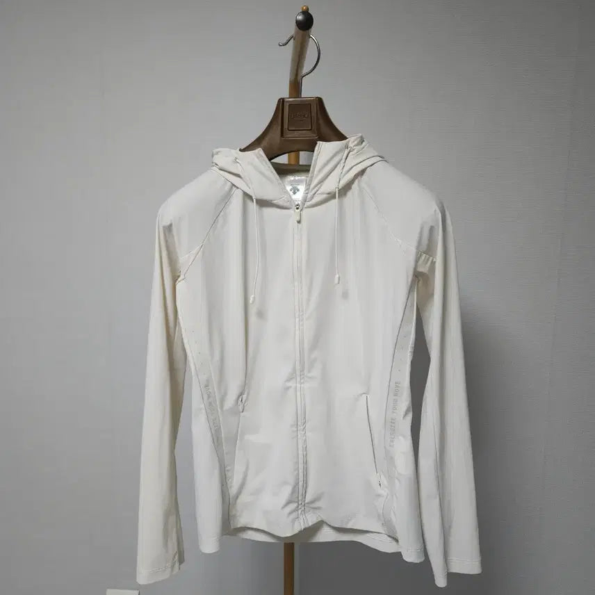 [BUNJANG] Descente Women's Functional Hooded Zip-Up Windbreaker Jacket (S) / S ) 데상트 여성 기능성 후드 집업 바람막이 자켓