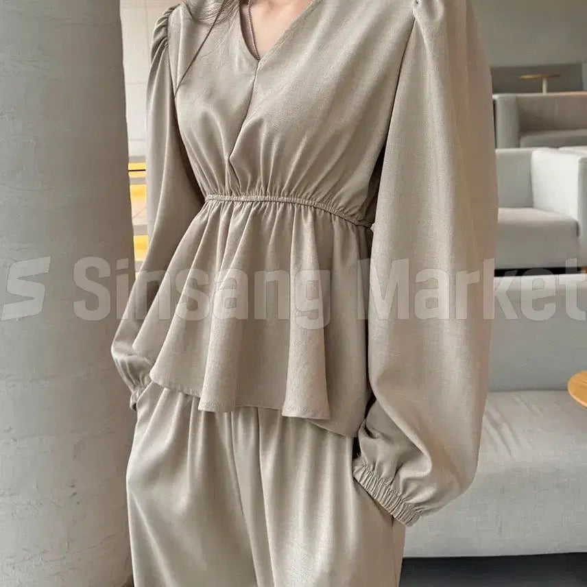 [BUNJANG] Shirring Puff Set Blouse Pants / [빠른발송] 셔링 퍼프 세트 블라우스 팬츠 V넥 와이드 프릴 밴딩 루즈핏