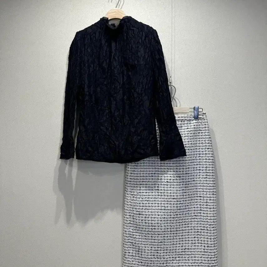 [BUNJANG] Mine High-Neck Jacquard Lace Blouse / 마인 하이넥 자카드 레이스 블라우스