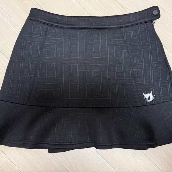 [BUNJANG] Mark Golf Skirt / 왁 골프 치마