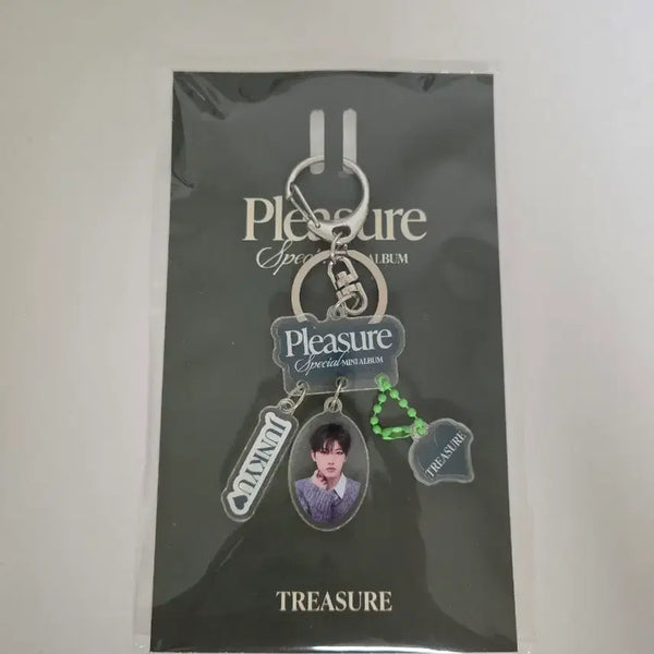 [BUNJANG] Treasure Junkyu Pleasure Photocard Holder Set (Sealed) / 트레저 플레저 포토 키체인 홀더 준규+폴라(미개봉)