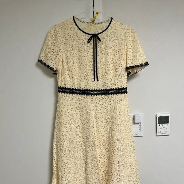 [BUNJANG] LINE Yellow Lace Mini Dress / 상태 최우수, 드라이 완료) LINE 노란색 레이스 미니 원피스
