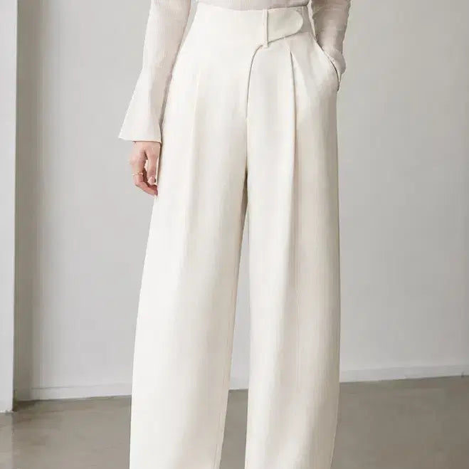 [BUNJANG] Cream Curved Fit Pintuck Pants / 크림 커브드 핏 핀턱 팬츠 | 유니크 웨이스트 디테일