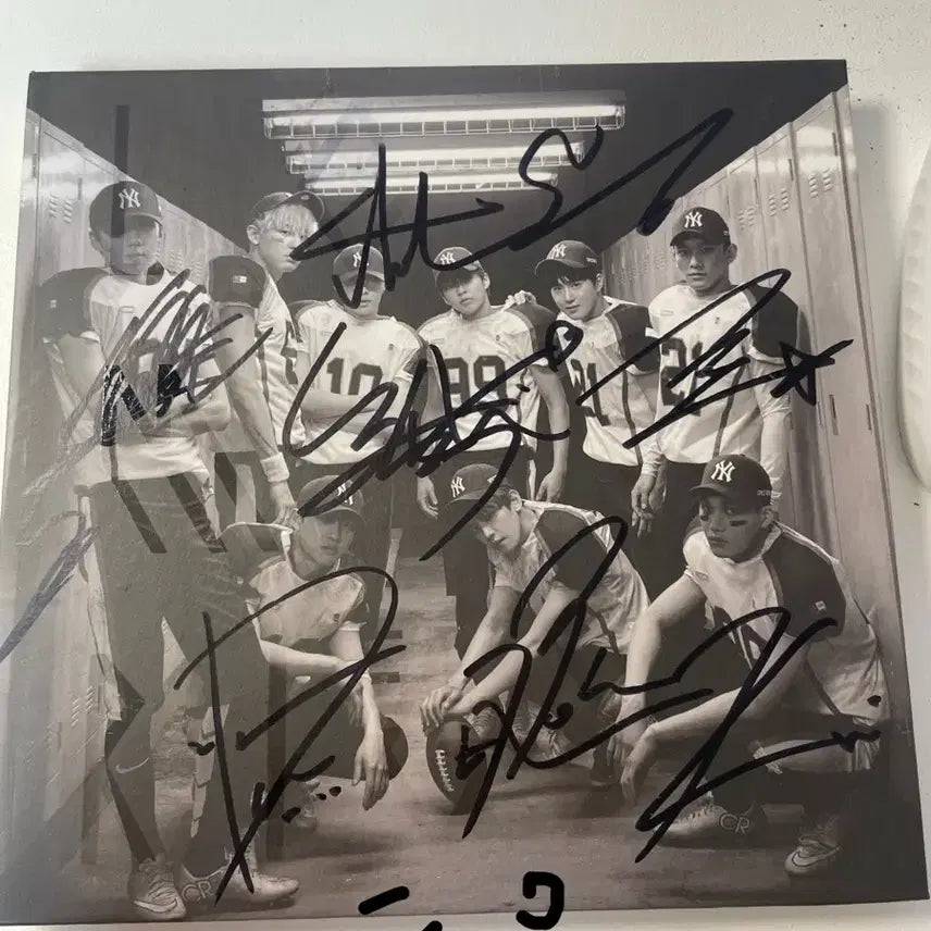 [BUNJANG] EXO Love Me Right Signed Album / [친필싸인] 엑소 LOVE ME RIGHT 싸인 앨범