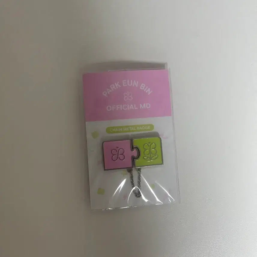 [BUNJANG] Park Eun Bin Logo Puzzle Badge / 박은빈 로고 퍼즐 뱃지