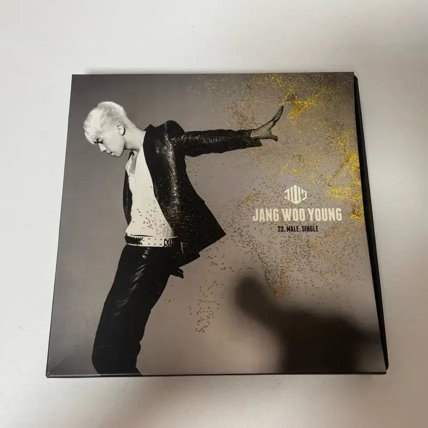 [BUNJANG] 2PM Jang Woo Young Solo Album '23 Male : Single' (Gold Version) / 2PM 장우영 솔로 앨범 23 Male Single